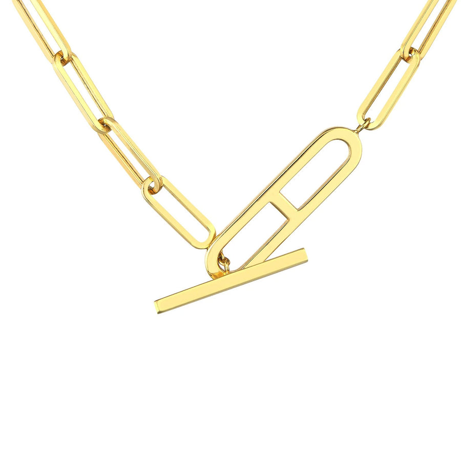  Close-up of toggle clasp on 14k yellow gold link chain
